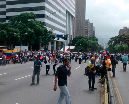 ¡EN VIVO! Sintoniza aquí el plantón de la oposición, la nueva presión a Maduro #24Abr