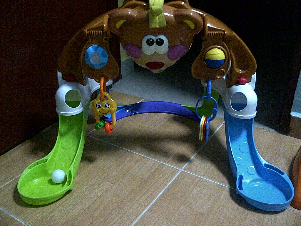 Fisher price kick in bobbin deals bear gym