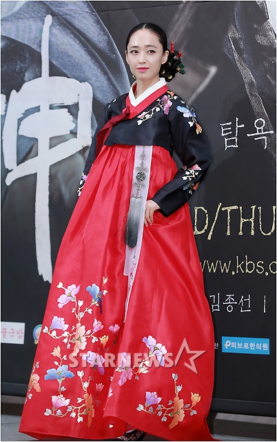 오늘자 동양화 찢고나온 김민정 한복자태 | 인스티즈