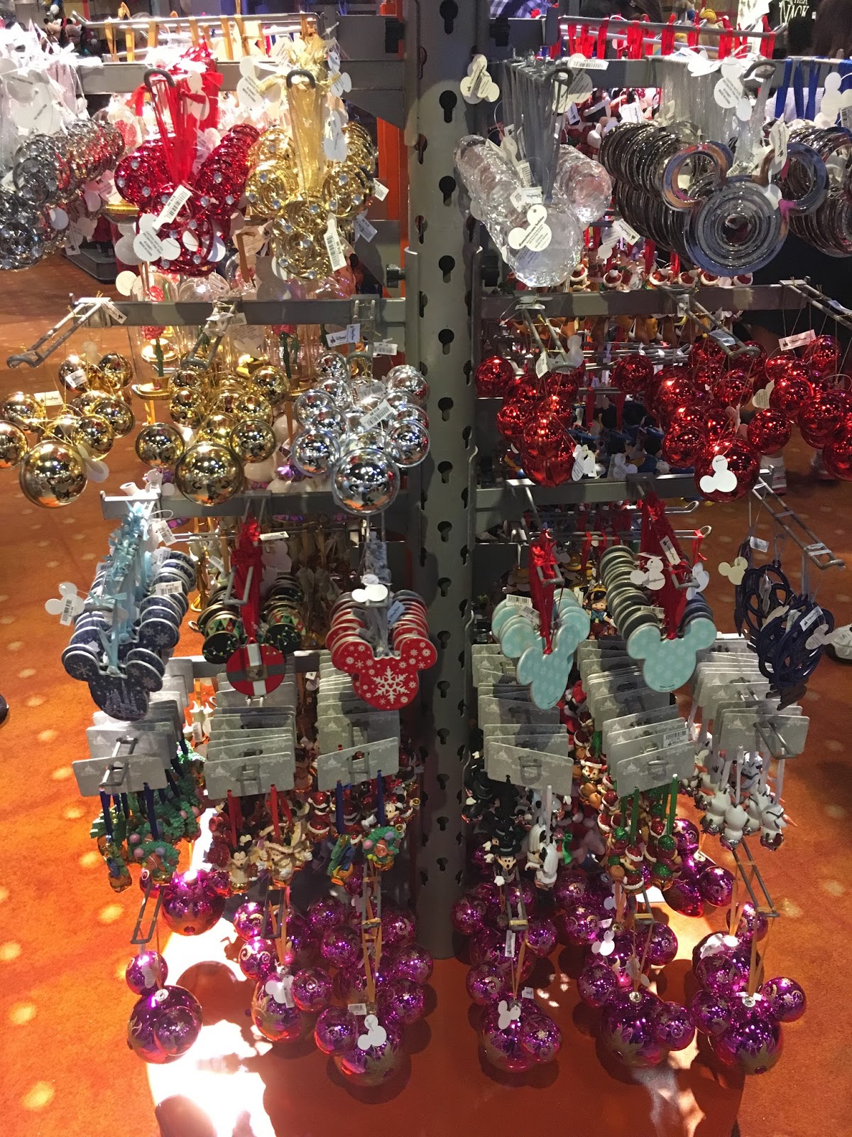 おみやげにもうれしい ディズニーワールドのクリスマスグッズ