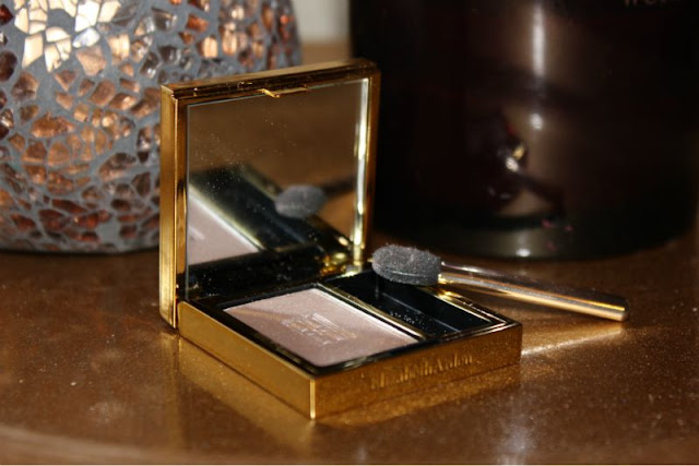 Elizabeth Arden Beautiful Colour Eye Shadow in Taupe - Review | Sunday Girl Bloglovin'