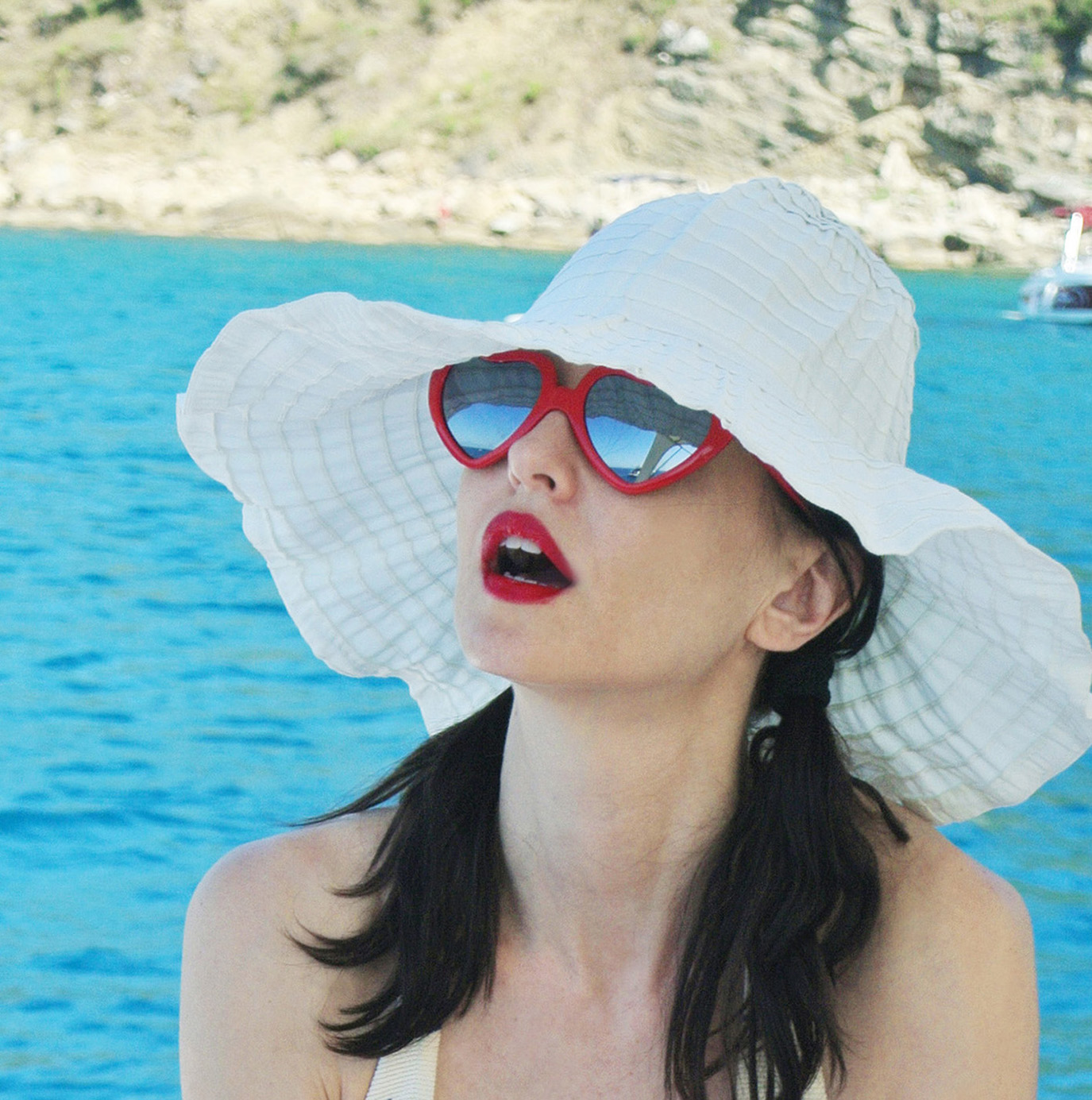moschino heart shaped sunglasses