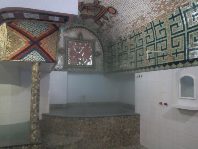 En Abanotubani, los baños termales no son lujosos 