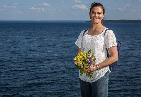 Crown Princess Victoria visited Engesbergs Camping and Stugby in Gävle. Engesbergs Camping is a family campsite