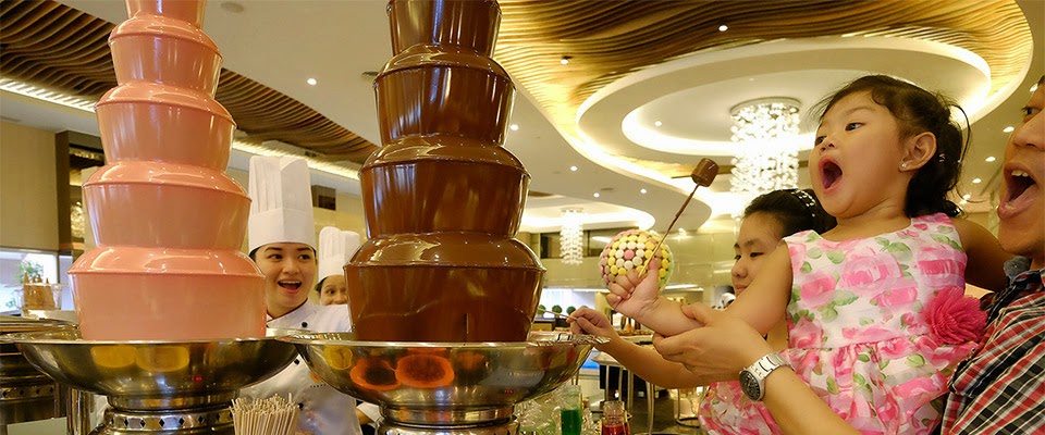 Restaurants Offering FREE Birthday Buffets This 2015 - EDnything