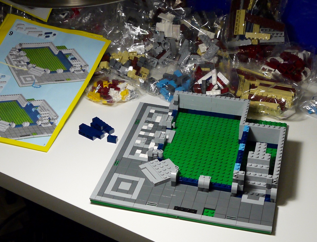 It's Not Lego: Lepin 15002 Not Lego Cafe Corner Set Review - Part Two