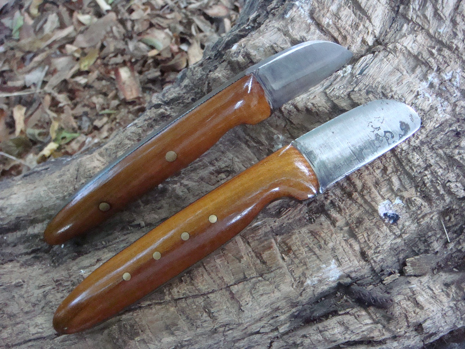 Woods Roamer Stubby Camp Knives