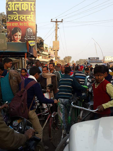 बेतिया में बिना पार्किंग की सुविधा से हैं जाम की मुख्य समस्या।। 2 बेतिया में बिना पार्किंग की सुविधा से हैं जाम की मुख्य समस्या।। 2