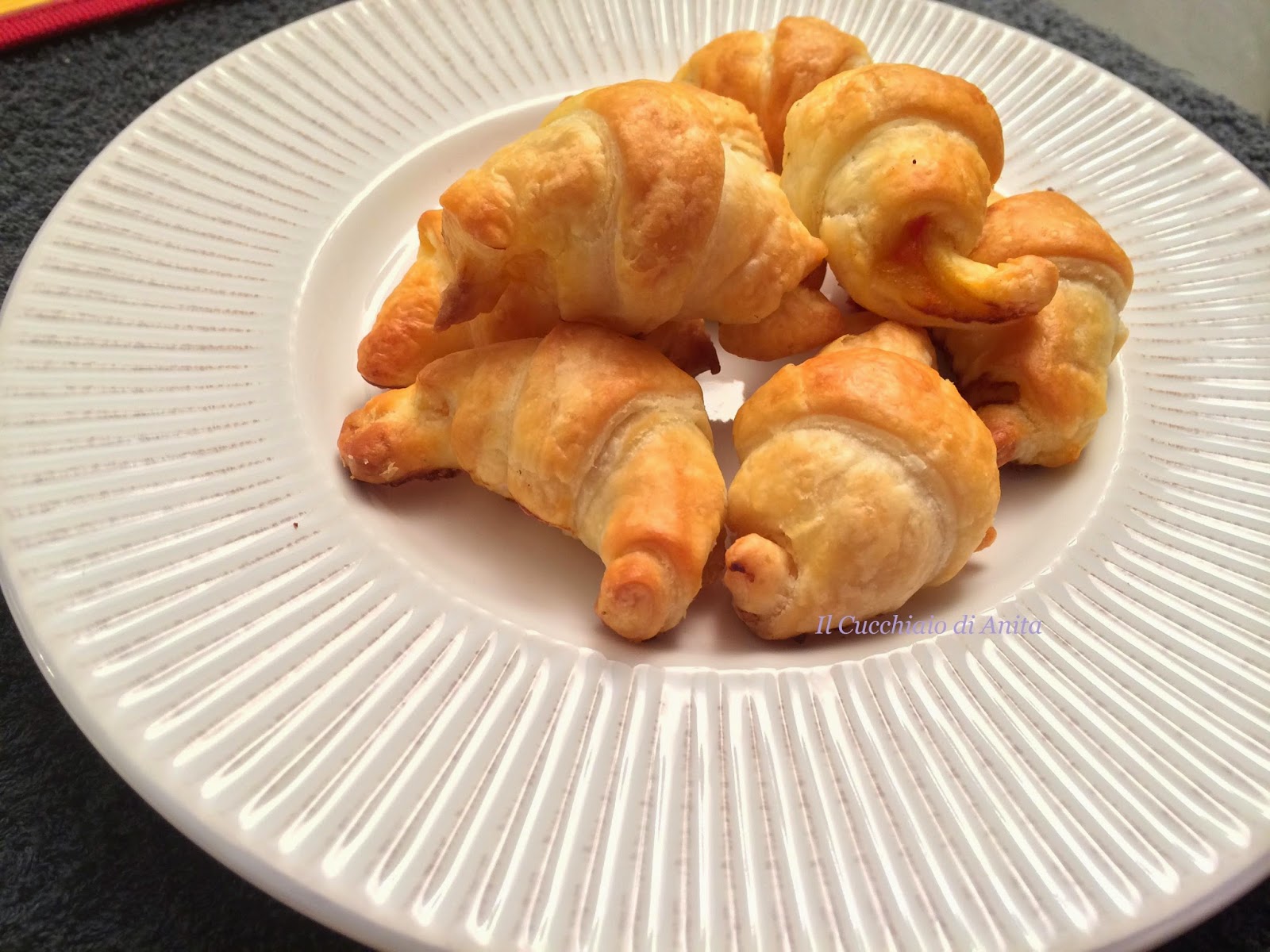 cornetti salati con bufala e datterini