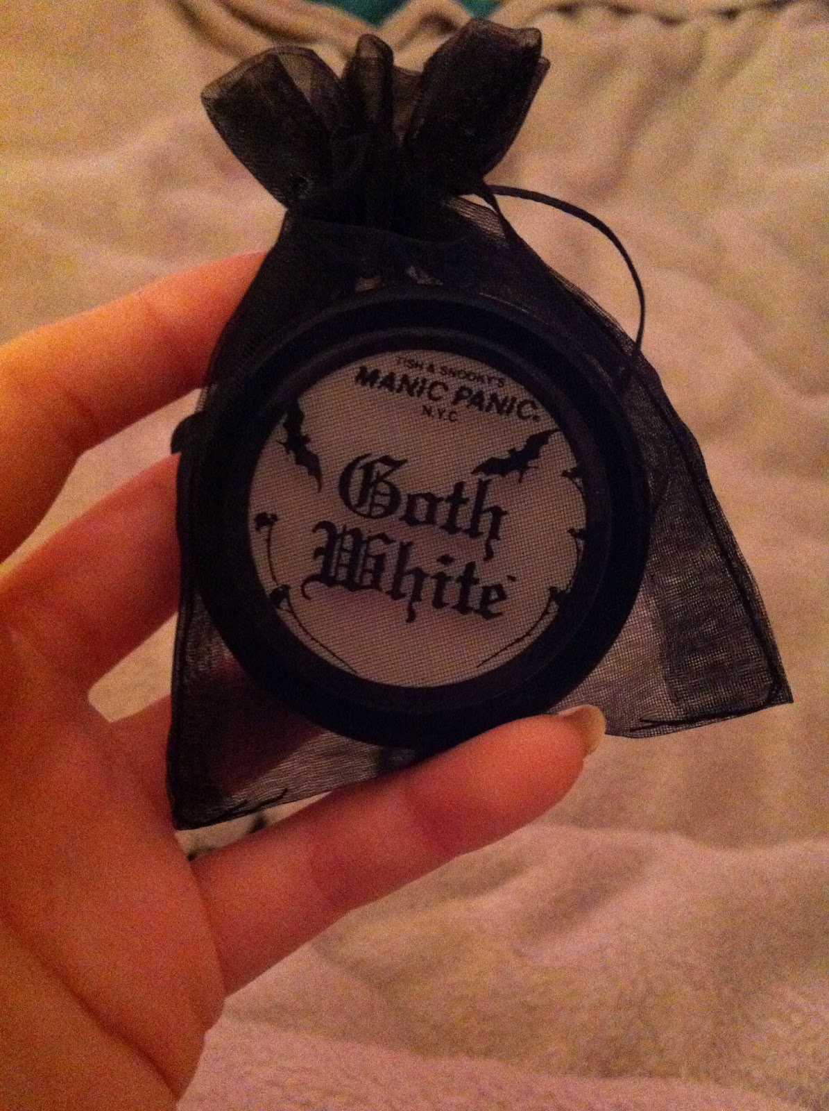 愛と痛みと人生。: Manic Panic Goth White cream to powder foundation ...