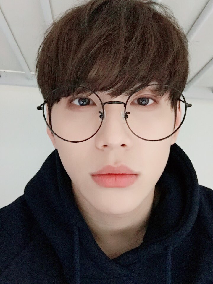 셀카보다 남이 찍어준 사진이 더 잘나오는 아이돌.JPG | 인스티즈