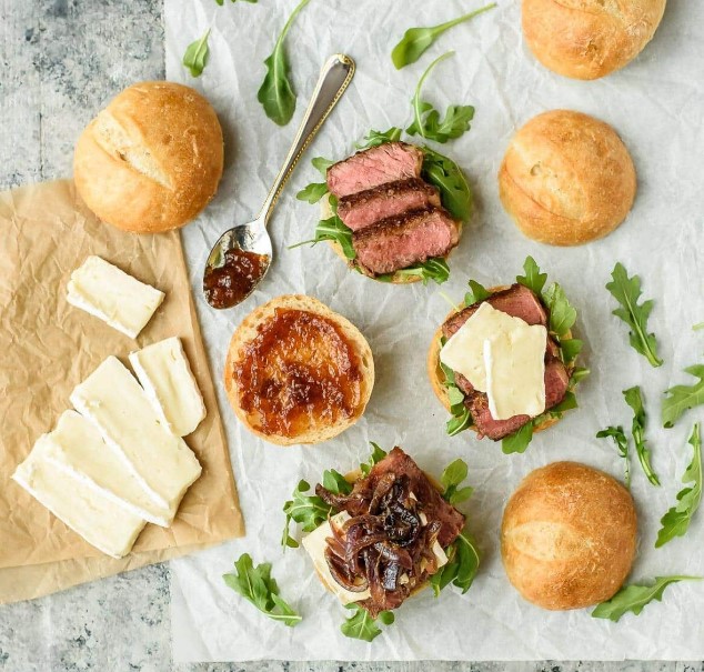 Mini Steak Sandwich with Brie, Caramelized Onions and Fig Jam Make
