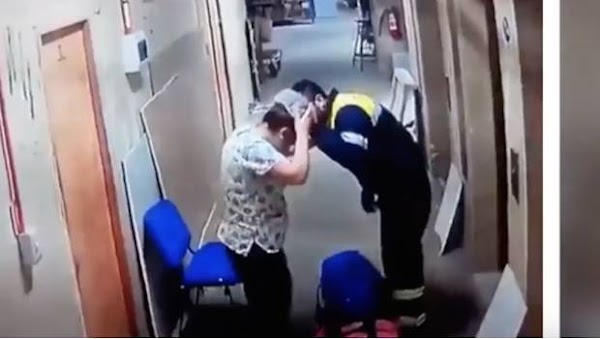 Paramédico agrede a una enfermera embarazada en un hospital (VIDEO) Paramédico agrede a una enfermera embarazada en un hospital (VIDEO)