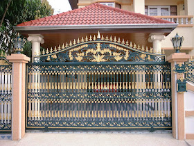 KERALA HOME DEZIGN: Iron gates design gallery