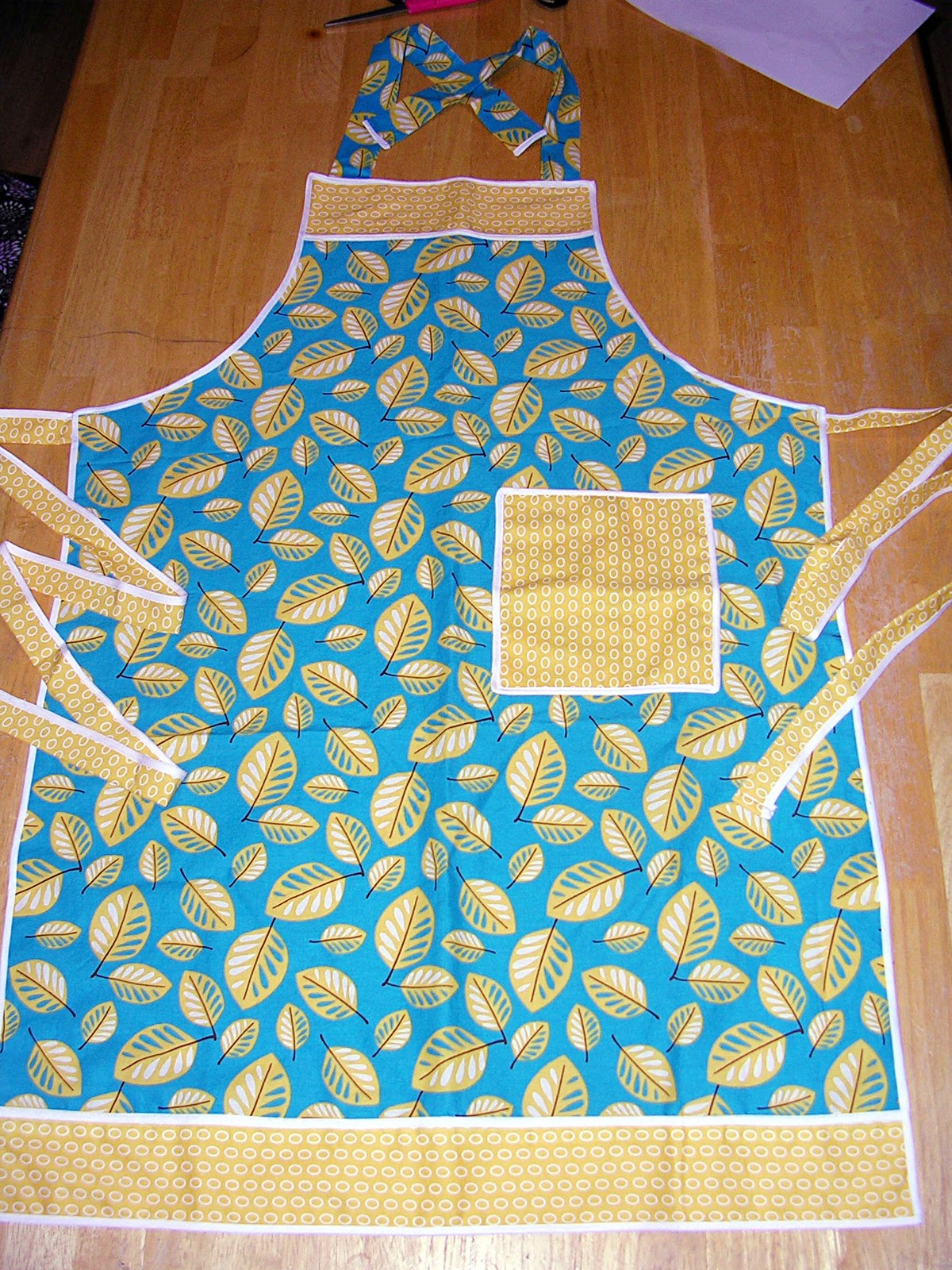 MommaB Favorite Apron Tutorial