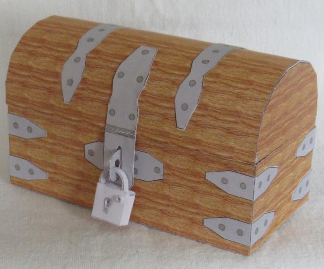 PAPERMAU Treasure Chest Gift Box Paper Model by Projekt Bastelbogen