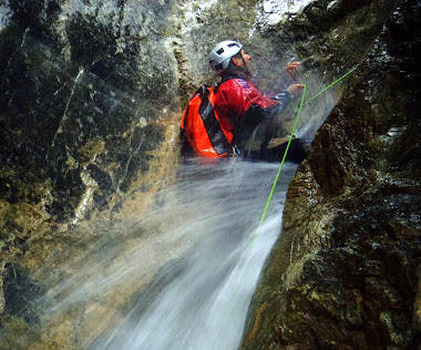 Canyoning - Caving: \u039a\u03b1\u03c4\u03b1\u03c6\u03cd\u03b3\u03b9\u03bf \u039c\u03b5\u03bb\u03b9\u03c3\u03c3\u03bf\u03c5\u03c1\u03b3\u03ce\u03bd-\u0391\u03c5\u03c4\u03af-\u03a3\u03c4\u03b1\u03c5\u03c1\u03cc\u03c2-\u039c\u03b5\u03bb\u03b9\u03c3\u03c3\u03bf\u03c5\u03c1\u03b3\u03bf\u03af
