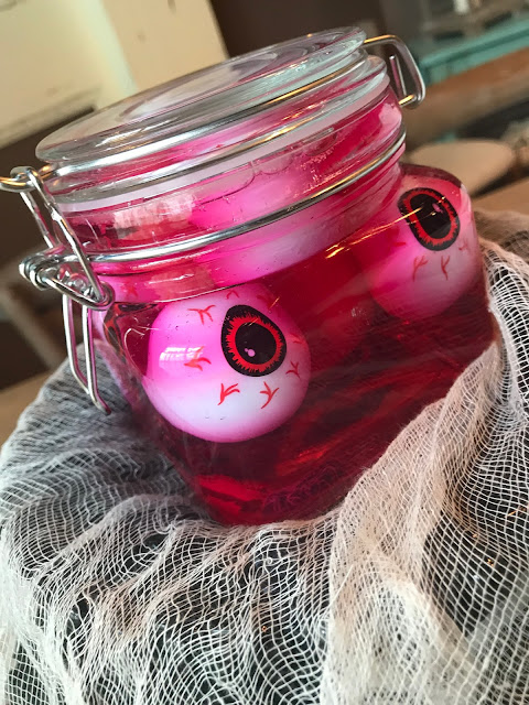 Spooky Jar of Eyeballs