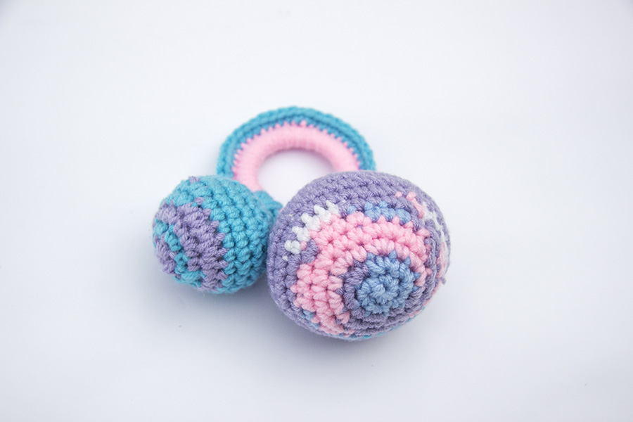 the ordinary diary: How to crochet - Rattle from ends of yarn and more