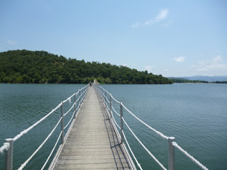 Puente en el embalse 