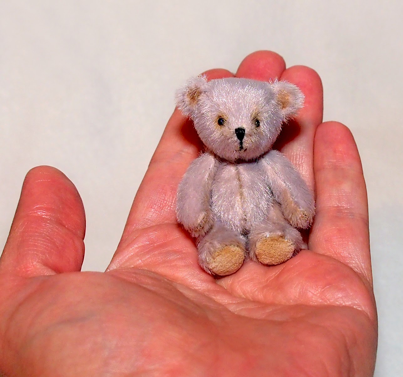 медвежонок валяние из шерсти. брошь медвежонок. мишки мимимишки мишки мимимишки мишки мимимишки. вязание крючком игрушки мини мишки. мини мишки.