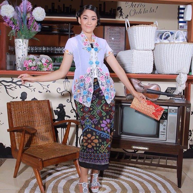 Kebaya Pesta Modern Model Encim Terbaru - Kumpulan Model Kebaya Modern