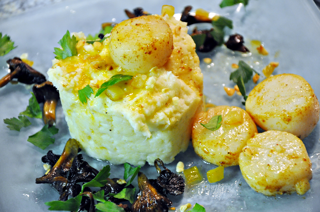 Tasty Guilty Pleasures Purée de panais, st jacques et chanterelles avec sauce clémentines