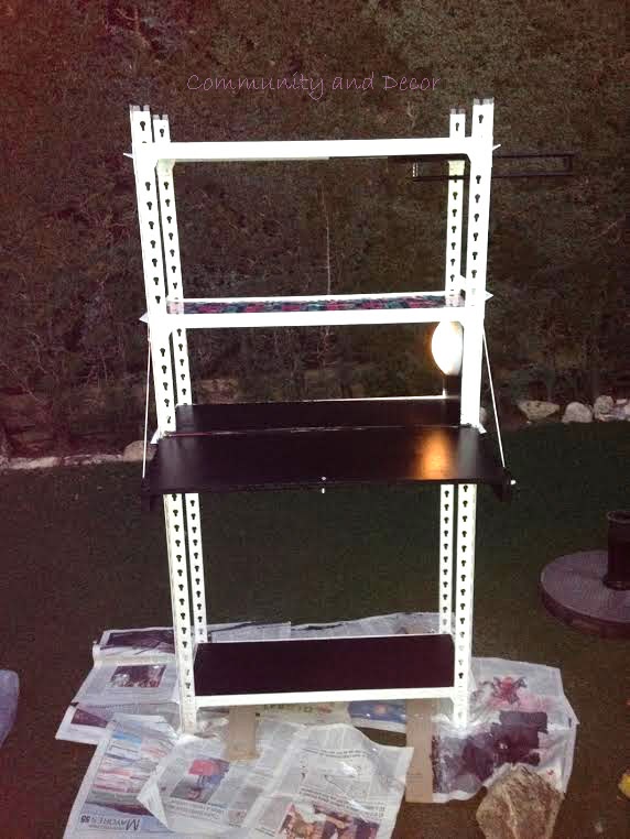 reutilizar y transformar una estantería metálica en un office y rincón de de lectura para la oficina