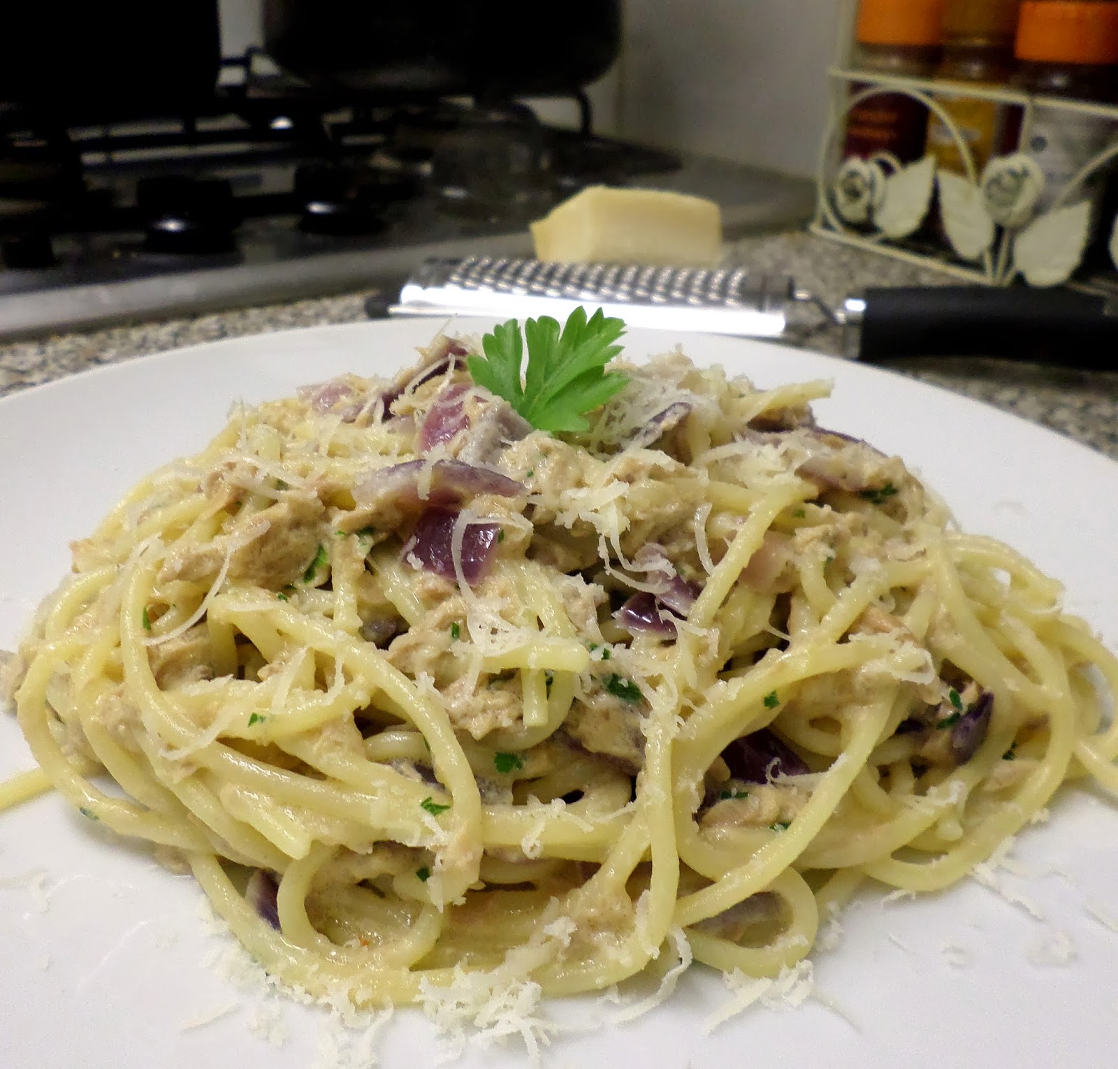 Eat Rainbow Love Spaghetti with tuna & parsley