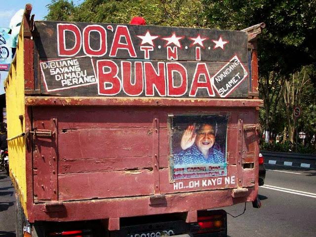 Kreatif, Gambar dan Tulisan Unik di Belakang Truk yang Bisa Bikin Kamu Ketawa Ketiwi Sendiri