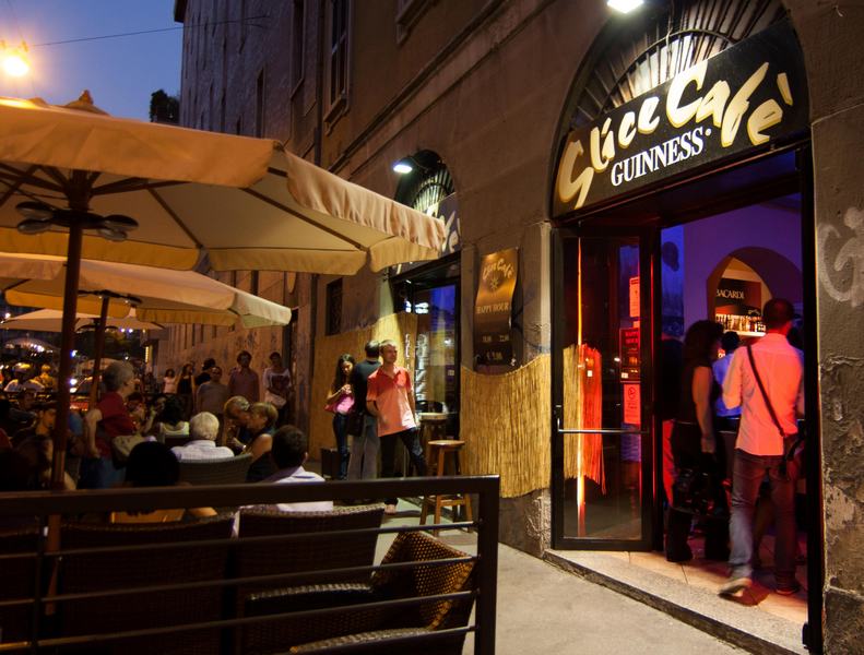 Slice Cafe street seating for bar aperitivo in Navigli Milan