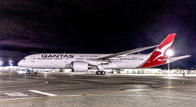 b787-9 qantas vh-zna rolled out