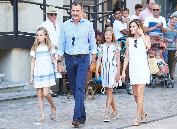 King Felipe, Queen Letizia, Infanta Sofía, Princess Leonor, Adolfo Dominguez sandals, Mango Dress, Prada and Ninos Dress at holiday