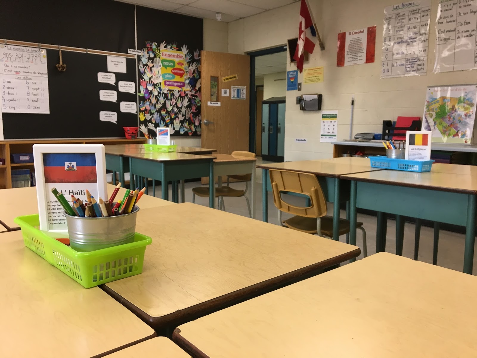Bonne idée! Intercultural Classroom Table/ Group Signs