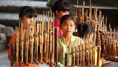 7 Alat Musik Tradisional 7 Alat Musik Tradisional