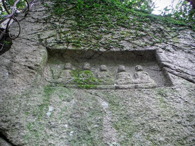 清の滝石仏群