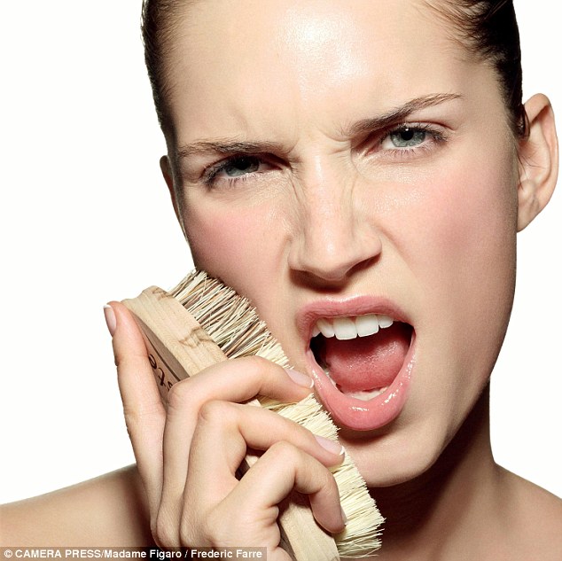 Brittany Does Faces Scrubbing Do's & Don'ts