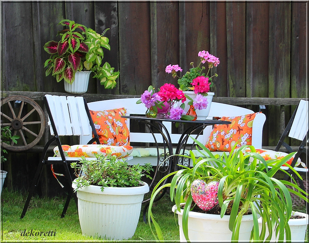 dekoretti´s Welt: Weiß gestrichene Gartenmöbel