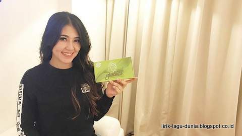 Via Vallen Lirik Mama Aku Ingin Pulang