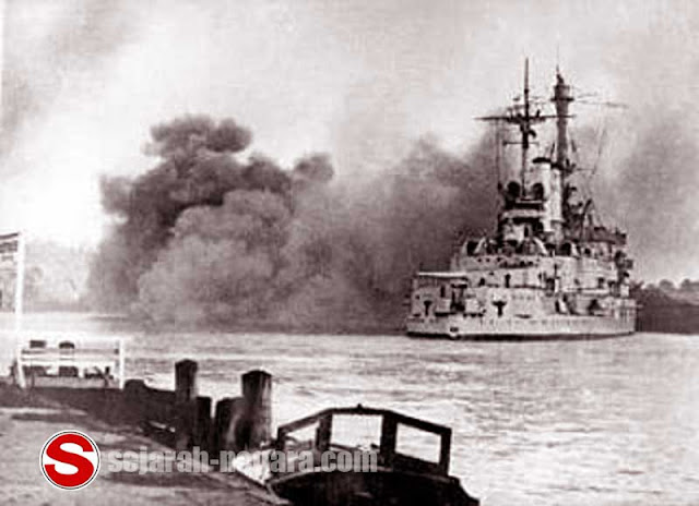 Foto Kapal Jerman Schleswig-Holstein, menembak Westerplatte