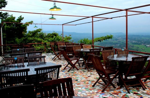Bukit Indah Resto, salah satu bukit yang cocok banget bagimu dan pasangan untuk bersantap bersama sambil memandangi keindahan alam Bukit Indah Resto, salah satu bukit yang cocok banget bagimu dan pasangan untuk bersantap bersama sambil memandangi keindahan alam