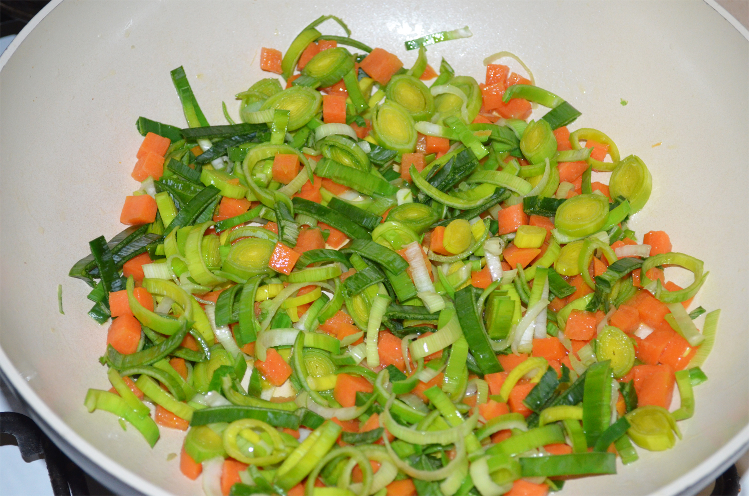 Суп с зеленым луком и сыром