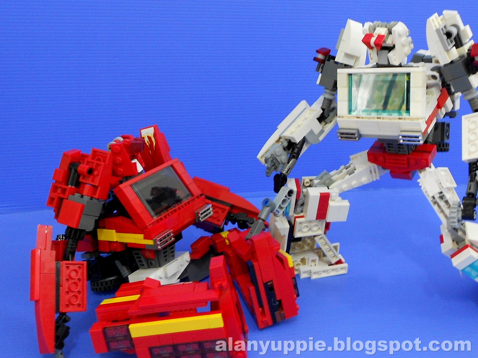 Alanyuppie's LEGO Transformers: LEGO Ironhide and Ratchet Part 2 - Bot ...
