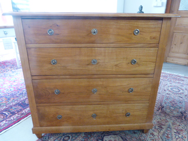 Antike Möbel: Kirschbaum Kommode um 1840, schellack poliert