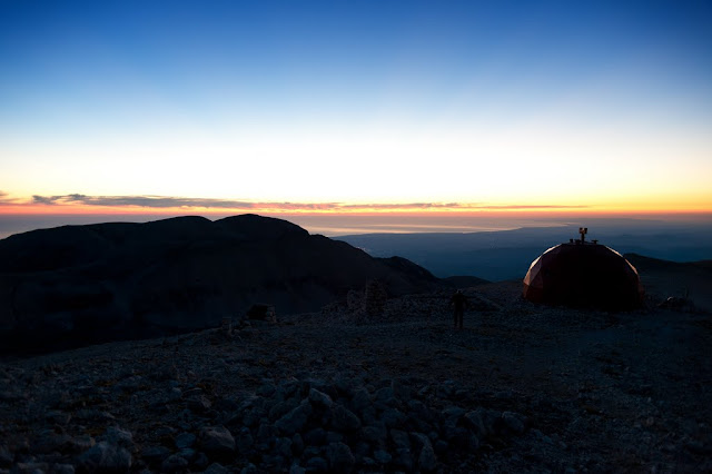 Bivacco Pelino al Monte Amaro della Majella, visto all'alba