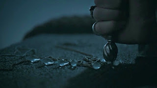 HBO Game of Thrones s04e03: Necklace breaking