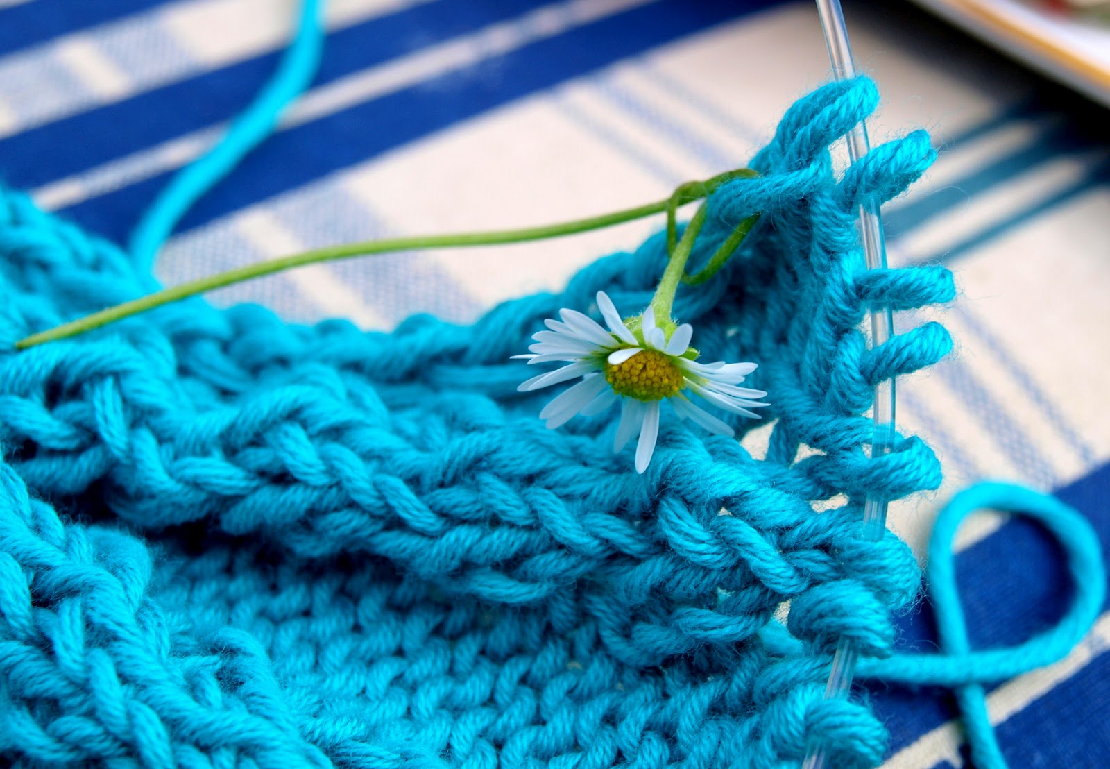 летнее вязание видео. вязаный летний топ. оригинальные летние кофточки спицами. летняя ажурная кофточка. летнее вязание видео.