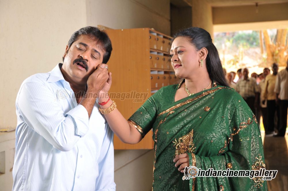 Mallu Aunty Shakeela Hot In Saree And Churidar From Tamil Movie Mallufun Com Watch premium and official videos free online. mallu aunty shakeela hot in saree and