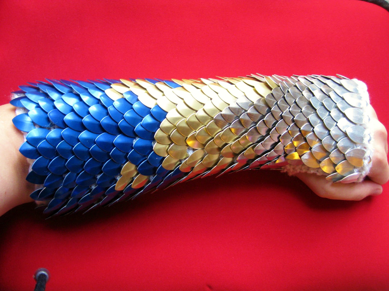 crafty-mutt-super-simple-knitted-scale-mail-glove-pattern