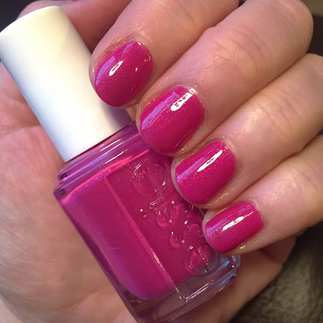 The Beauty of Life: #ManiMonday: Essie The Girls Are Out